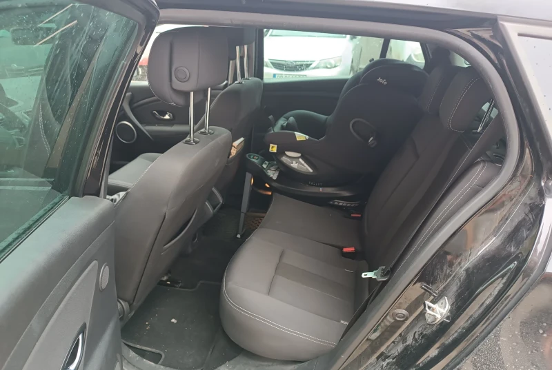 Renault Megane III Grandtour , снимка 8 - Автомобили и джипове - 52342341