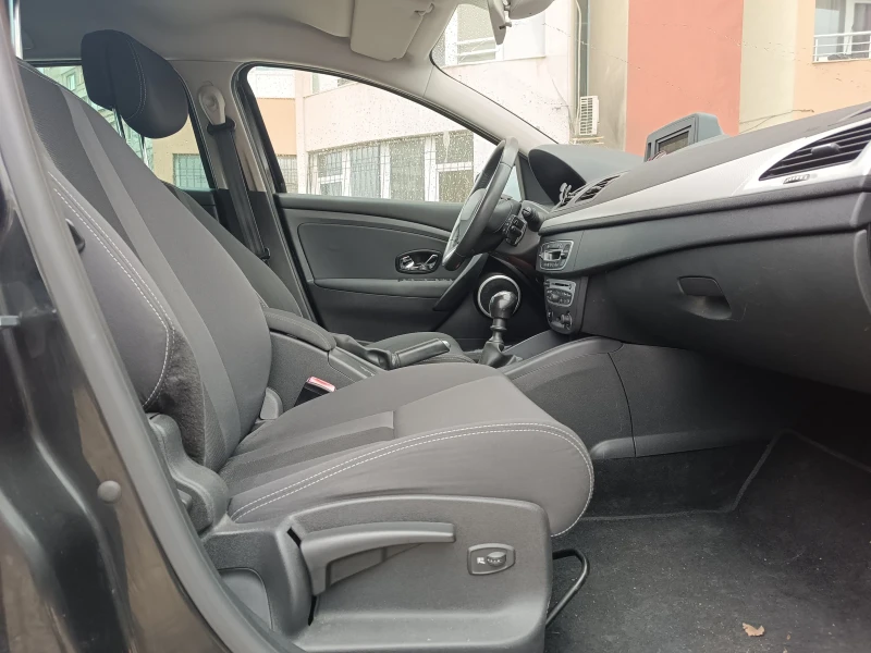 Renault Megane III Grandtour , снимка 7 - Автомобили и джипове - 52342341