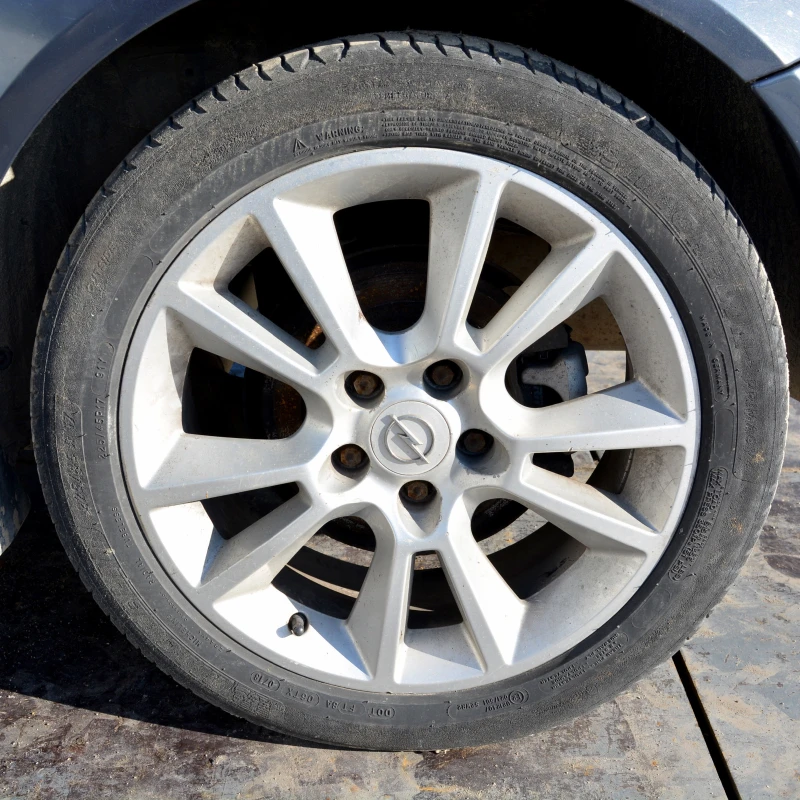 Opel Astra 1.9 CDTI, снимка 7 - Автомобили и джипове - 52493659