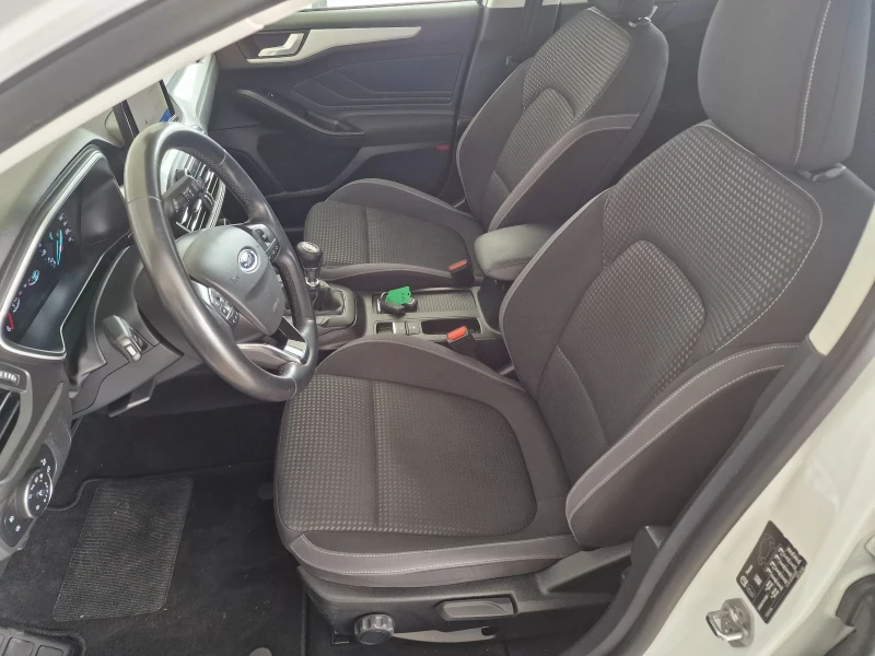 Ford Focus 1.5 120kc, снимка 10 - Автомобили и джипове - 53365934