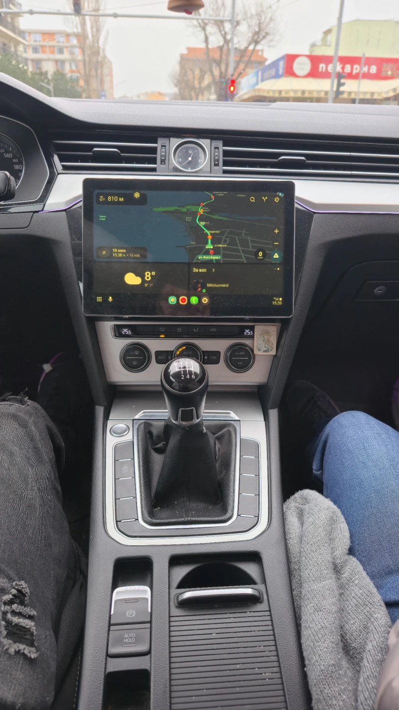 VW Passat  2.0 TDI (150 к.с.) | New Navi & Ambiligh, снимка 13 - Автомобили и джипове - 53434705