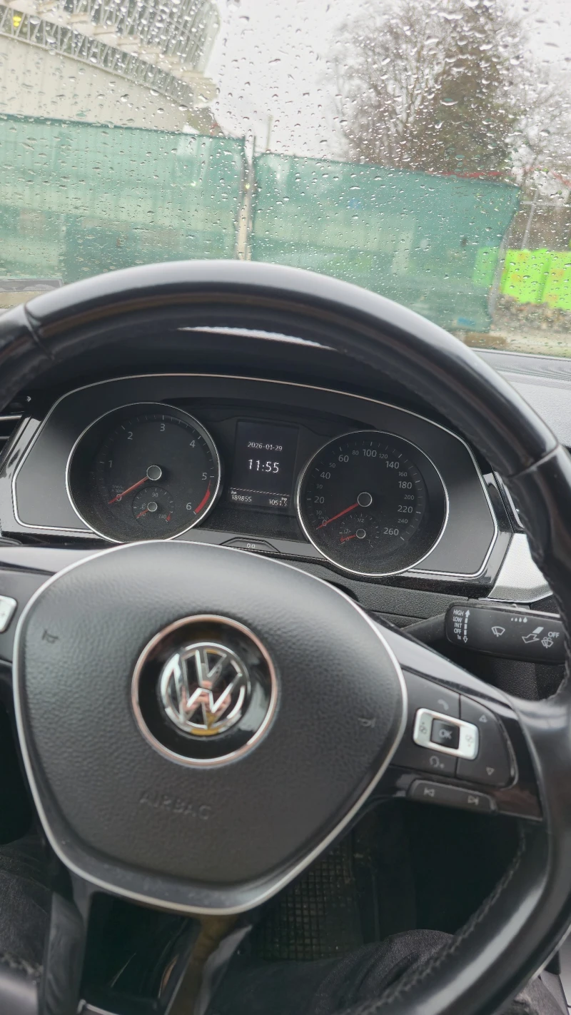 VW Passat  2.0 TDI (150 к.с.) | New Navi & Ambiligh, снимка 11 - Автомобили и джипове - 53434705