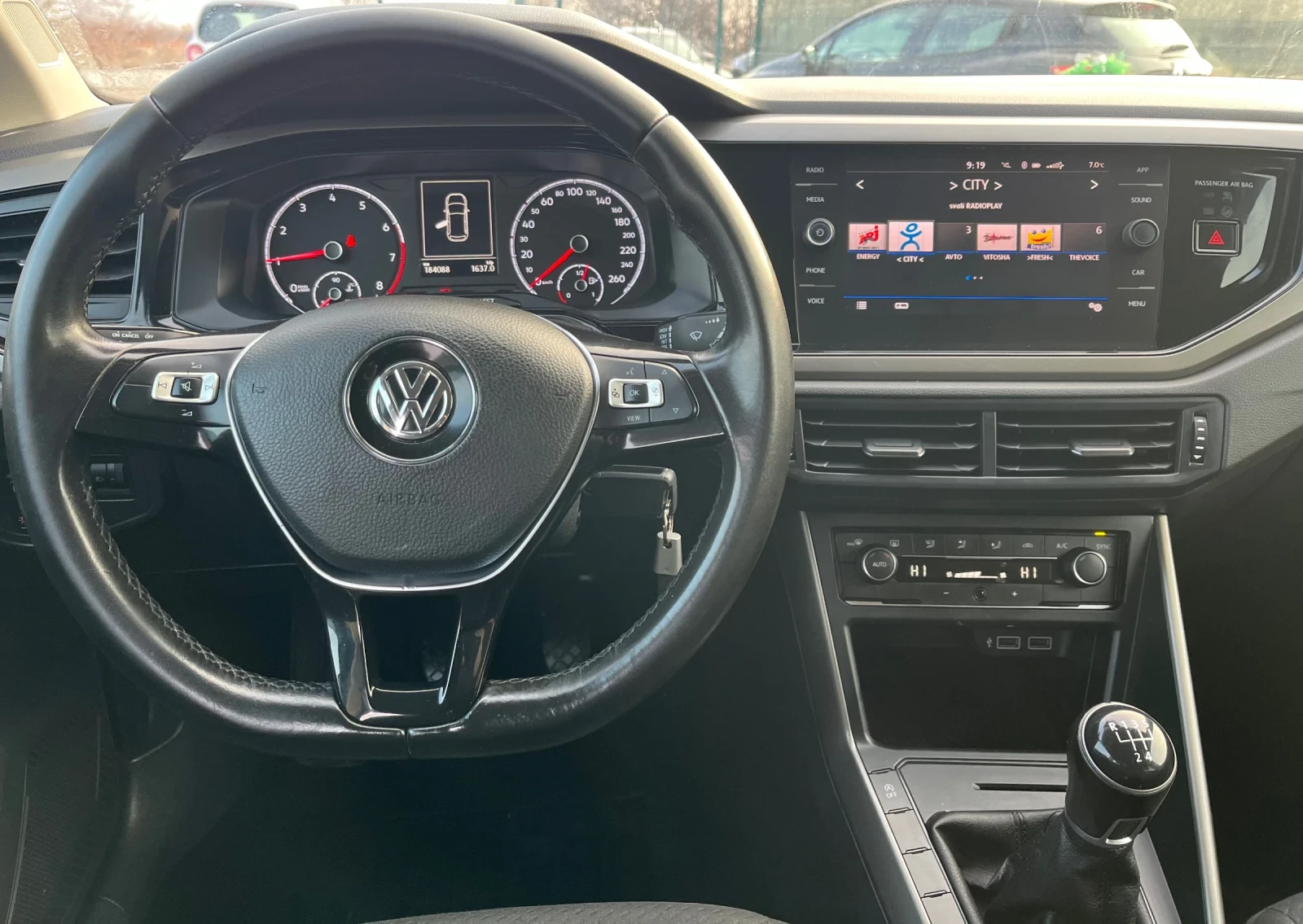 VW Polo 1.0 75к.с, дистроник, климатроник, лед - изображение 9