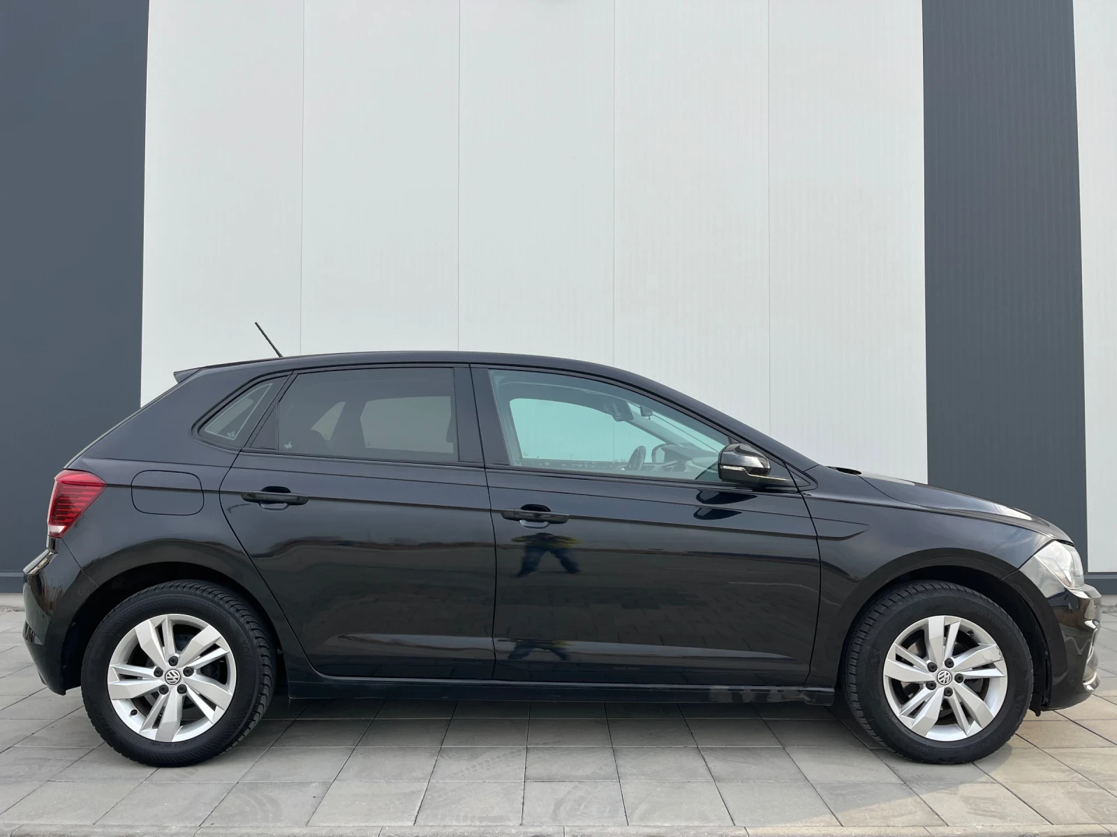 VW Polo 1.0 75к.с, дистроник, климатроник, лед - изображение 5