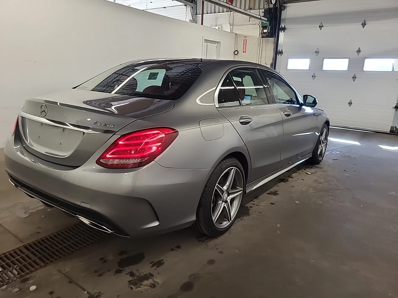 Mercedes-Benz C 300 * LUXURY* * АВТОКРЕДИТ* * ЦЕНА ДО БЪЛГАРИЯ*  - изображение 3