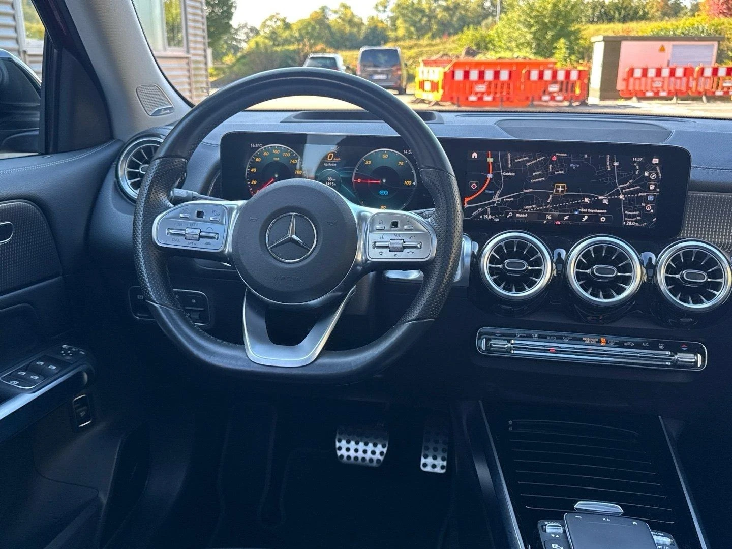 Mercedes-Benz EQB 350* 4M* AMG* 7МЕСТЕН* BURM* PANO* DISTR* KEYLESS* - изображение 9