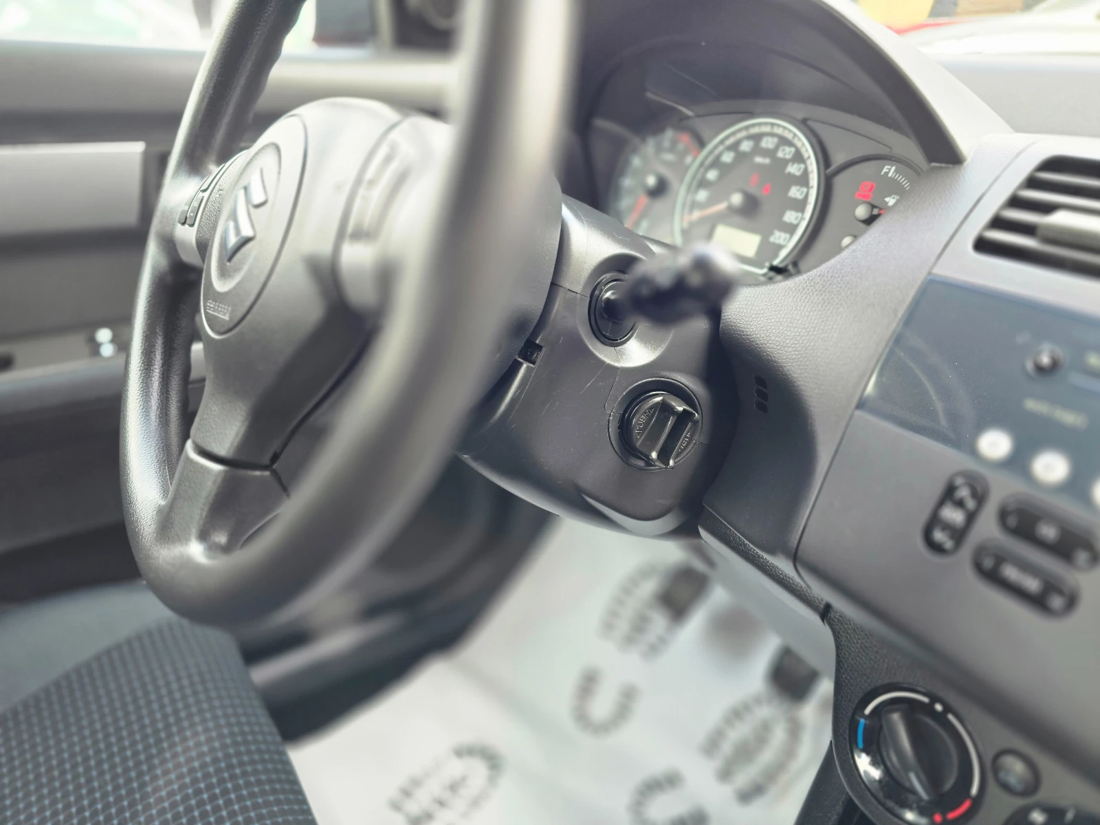 Suzuki Swift 1.3VVT - изображение 10