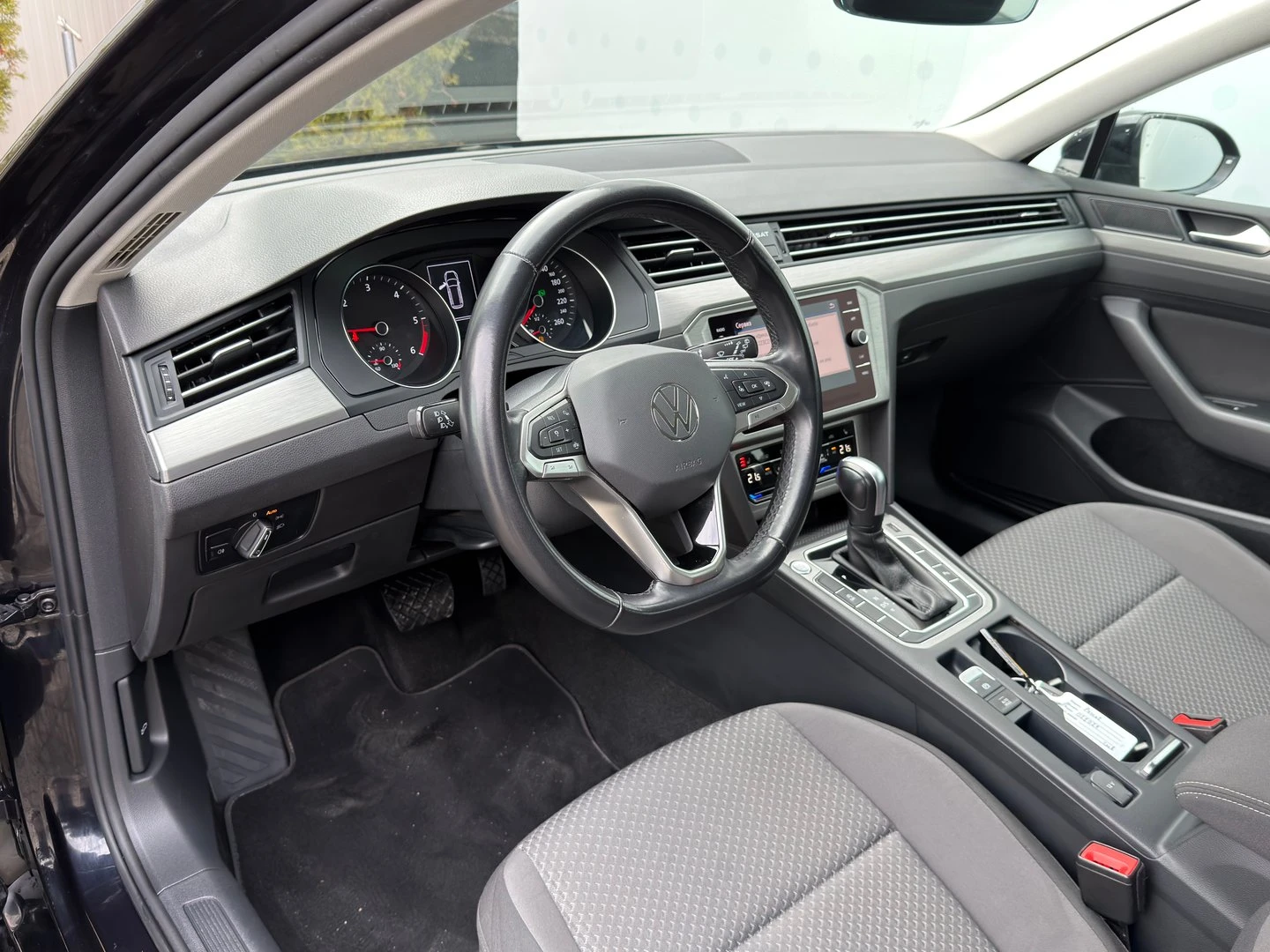 VW Passat Business 2.0 TDI SCR DSG, снимка 9 - Автомобили и джипове - 54353532
