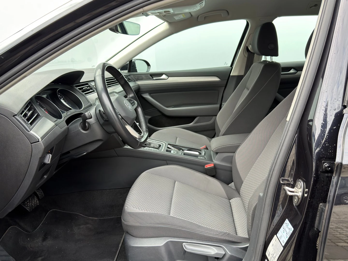 VW Passat Business 2.0 TDI SCR DSG, снимка 5 - Автомобили и джипове - 54353532