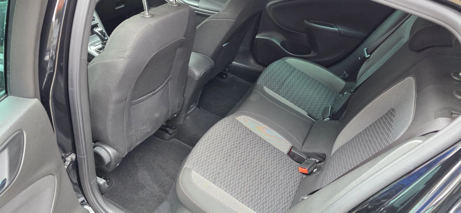 Opel Astra 1.5Turbo D, снимка 4 - Автомобили и джипове - 53725387