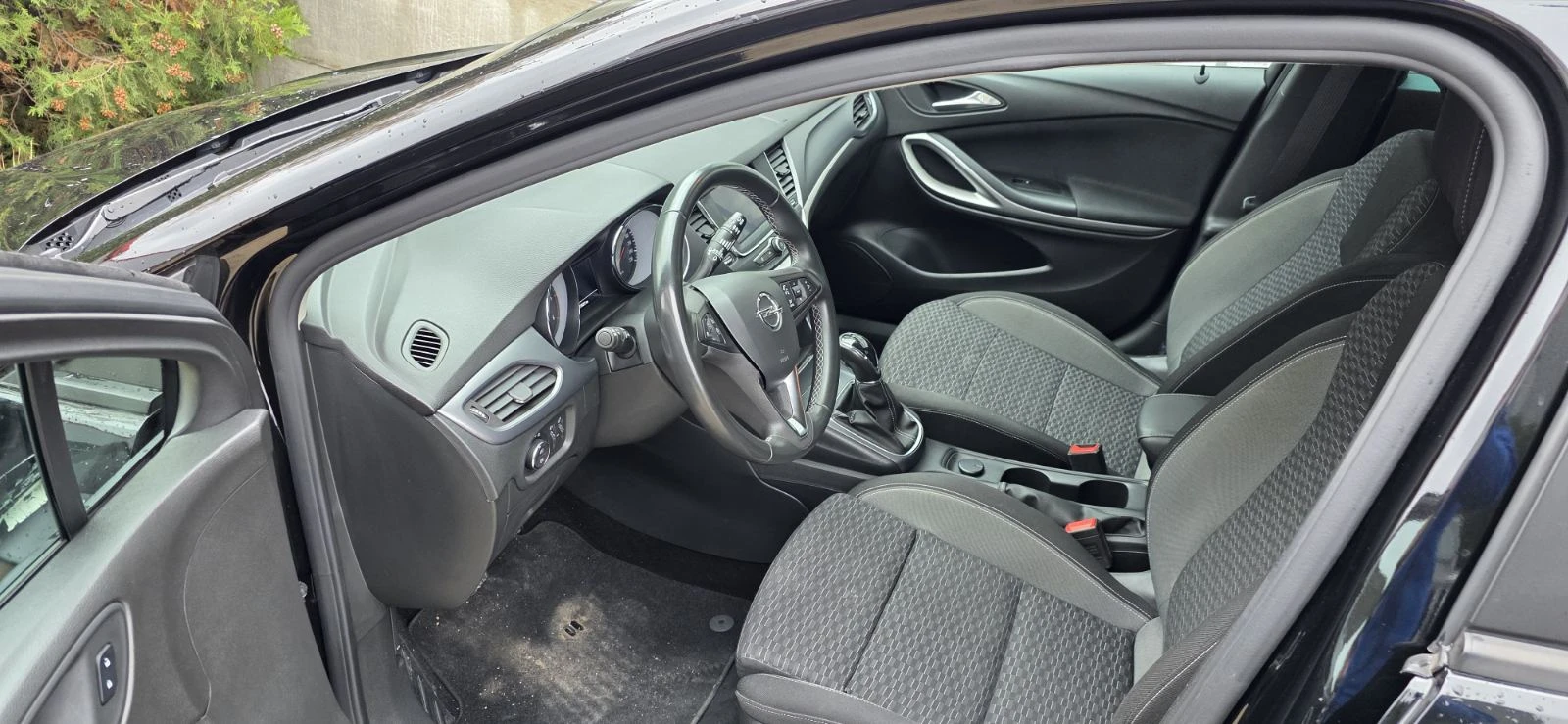 Opel Astra 1.5Turbo D, снимка 5 - Автомобили и джипове - 53725387