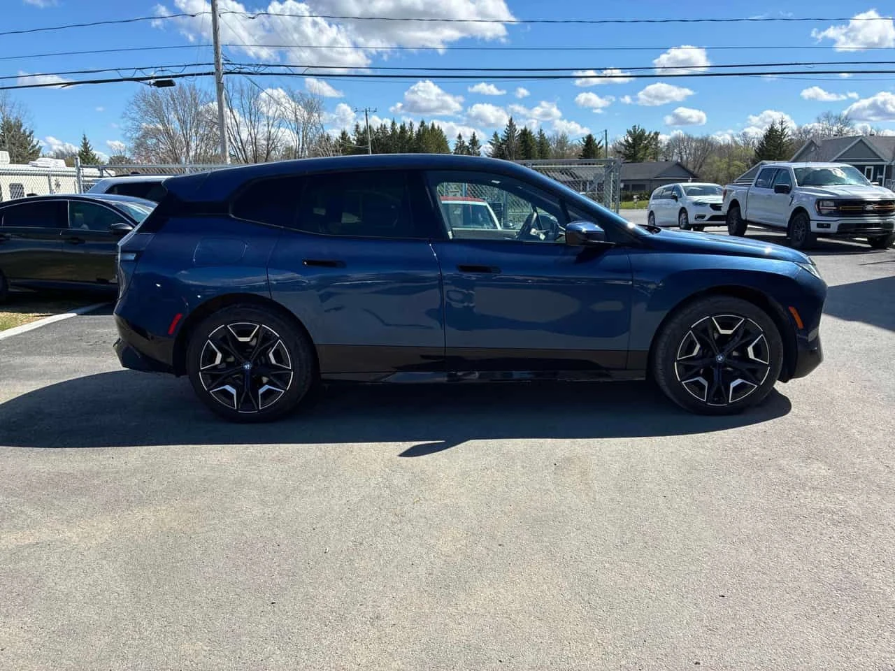 BMW iX * xDrive50 * ДИСТРОНИК * ПАНОРАМА * ПОДГРЕВ *  , снимка 4 - Автомобили и джипове - 54399138
