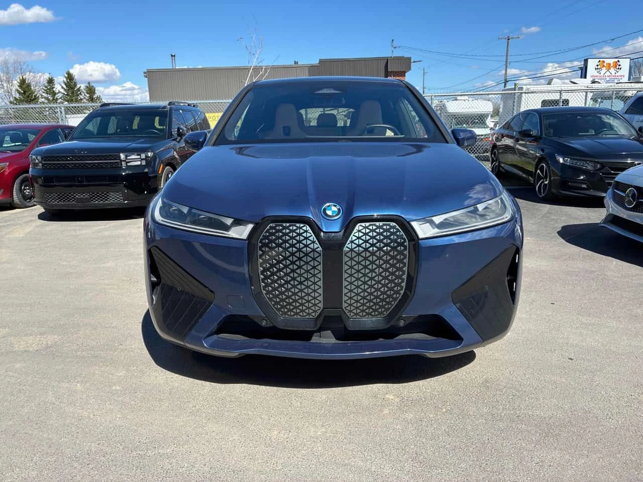 BMW iX * xDrive50 * ДИСТРОНИК * ПАНОРАМА * ПОДГРЕВ *  , снимка 2 - Автомобили и джипове - 54399138