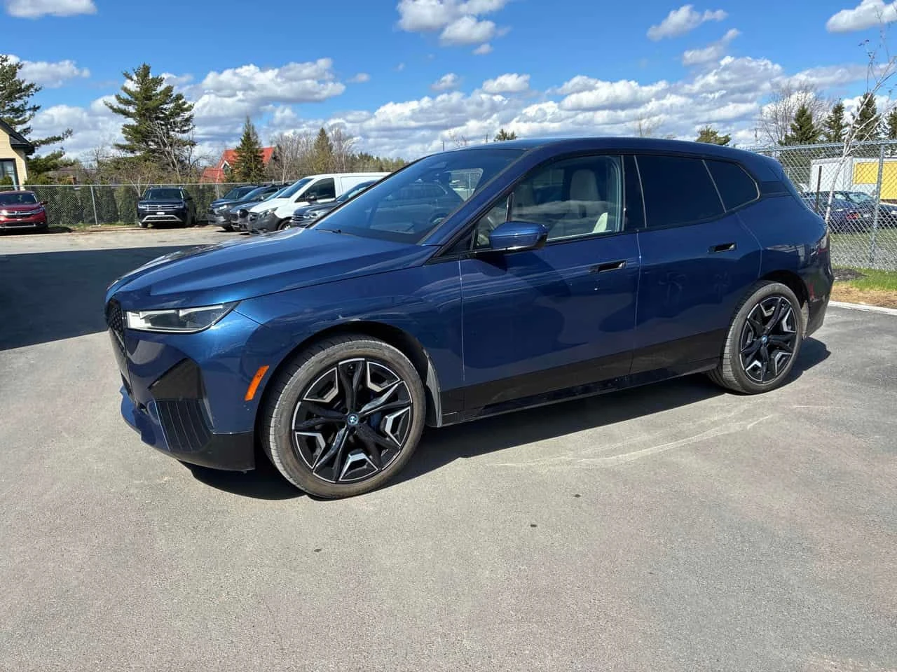 BMW iX * xDrive50 * ДИСТРОНИК * ПАНОРАМА * ПОДГРЕВ *  , снимка 3 - Автомобили и джипове - 54399138