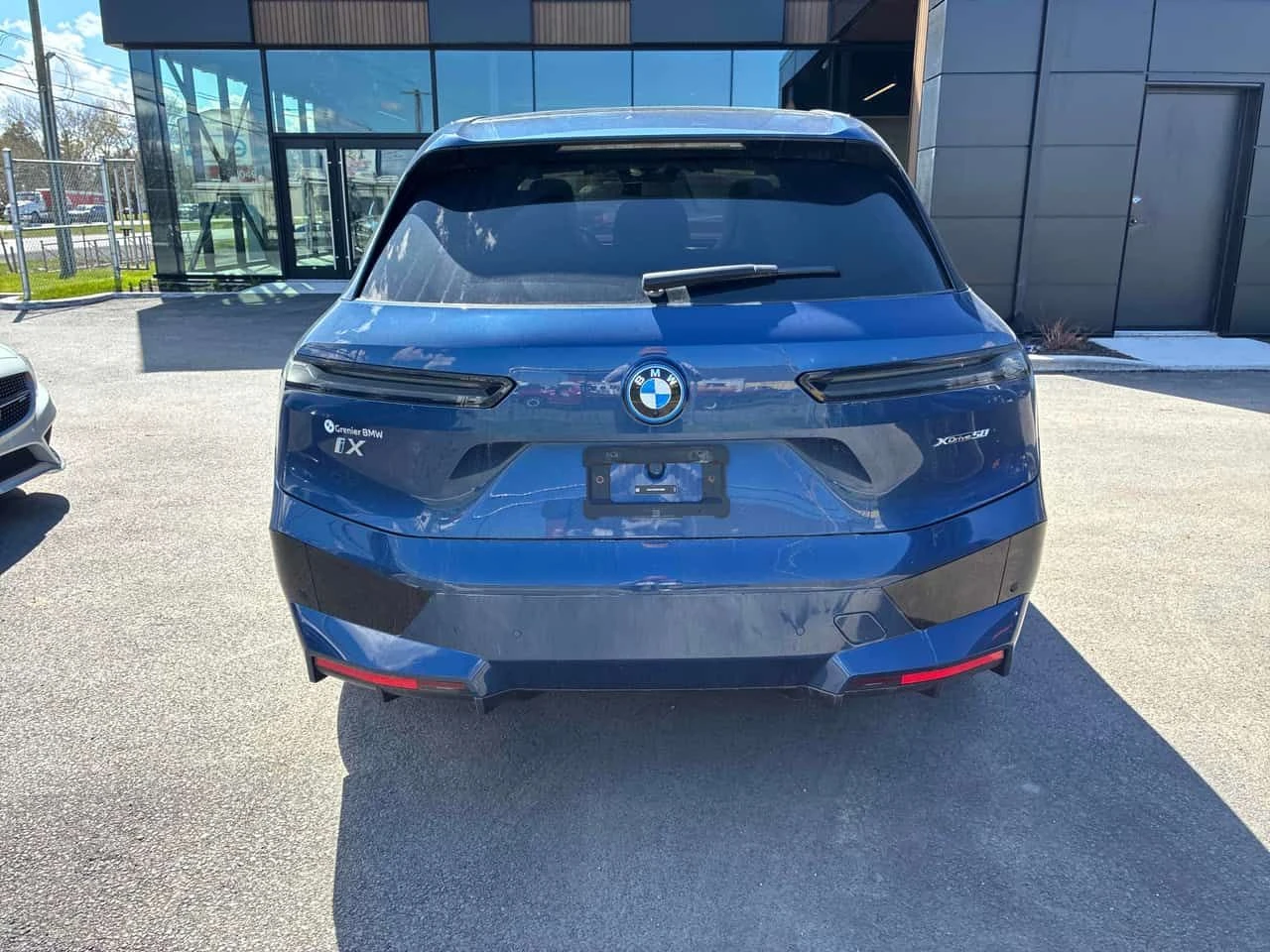 BMW iX * xDrive50 * ДИСТРОНИК * ПАНОРАМА * ПОДГРЕВ *  , снимка 5 - Автомобили и джипове - 54399138