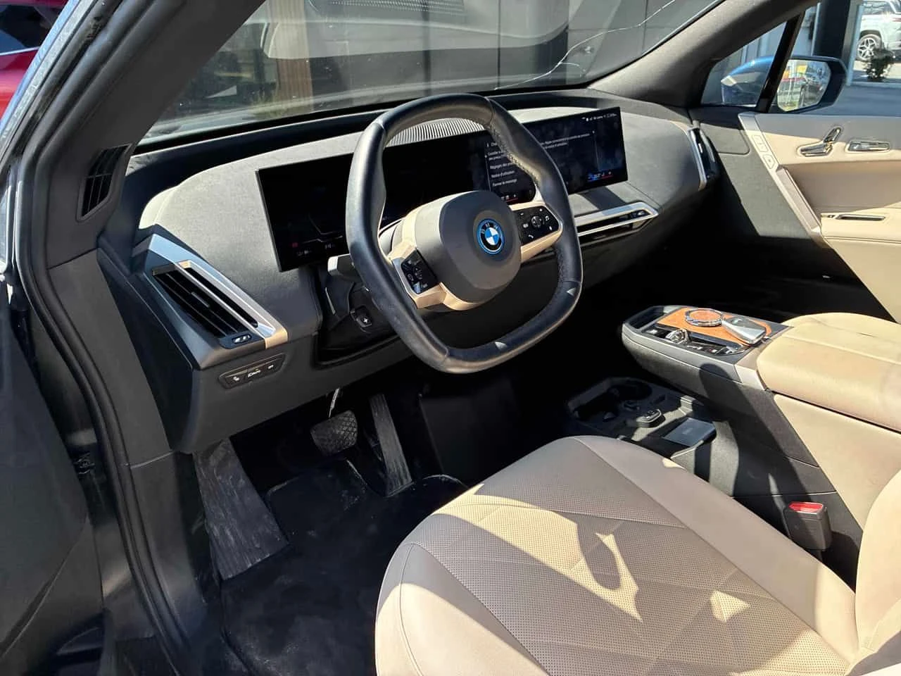 BMW iX * xDrive50 * ДИСТРОНИК * ПАНОРАМА * ПОДГРЕВ *  , снимка 7 - Автомобили и джипове - 54399138
