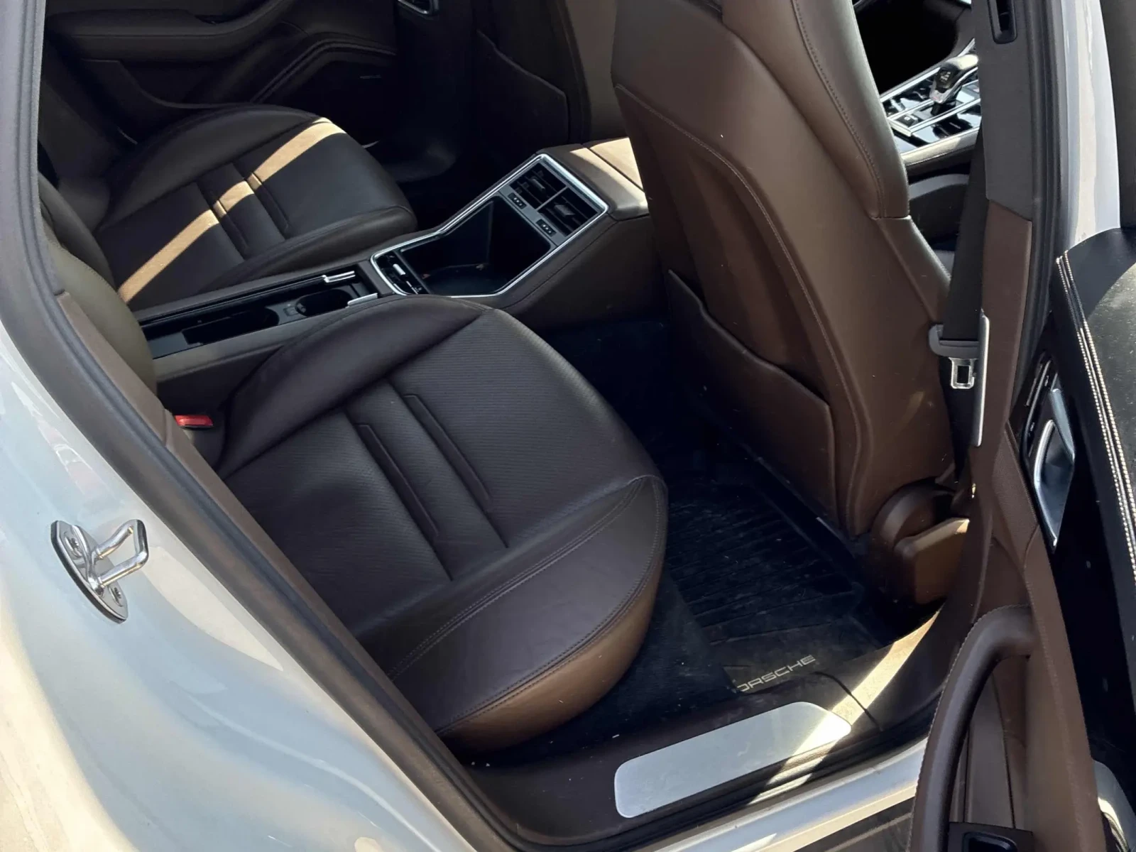 Porsche Panamera 4S* Distronic* Navi* Keyless* Pano, снимка 10 - Автомобили и джипове - 54678049