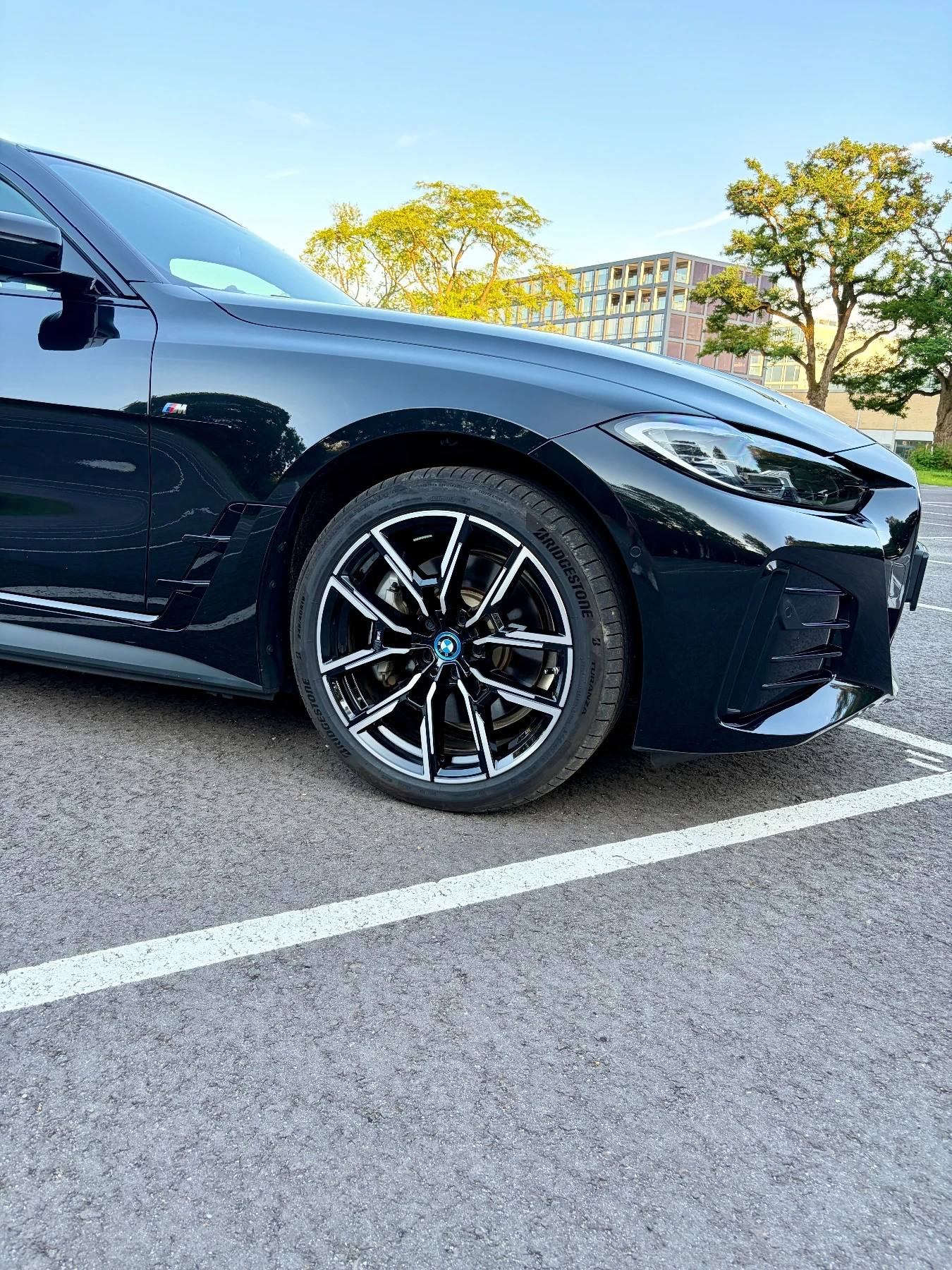 BMW i4, снимка 11 - Автомобили и джипове - 55779417