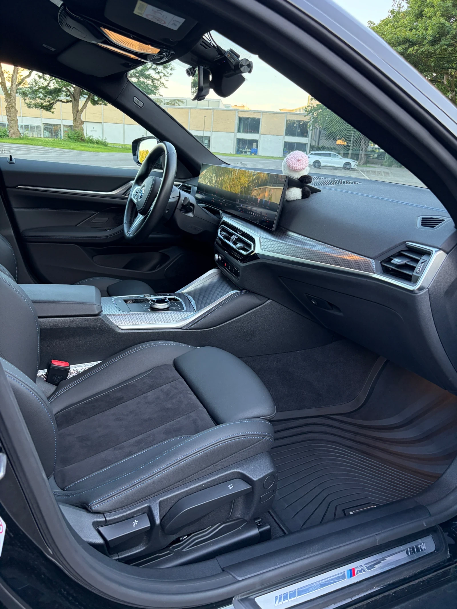 BMW i4, снимка 14 - Автомобили и джипове - 55779417