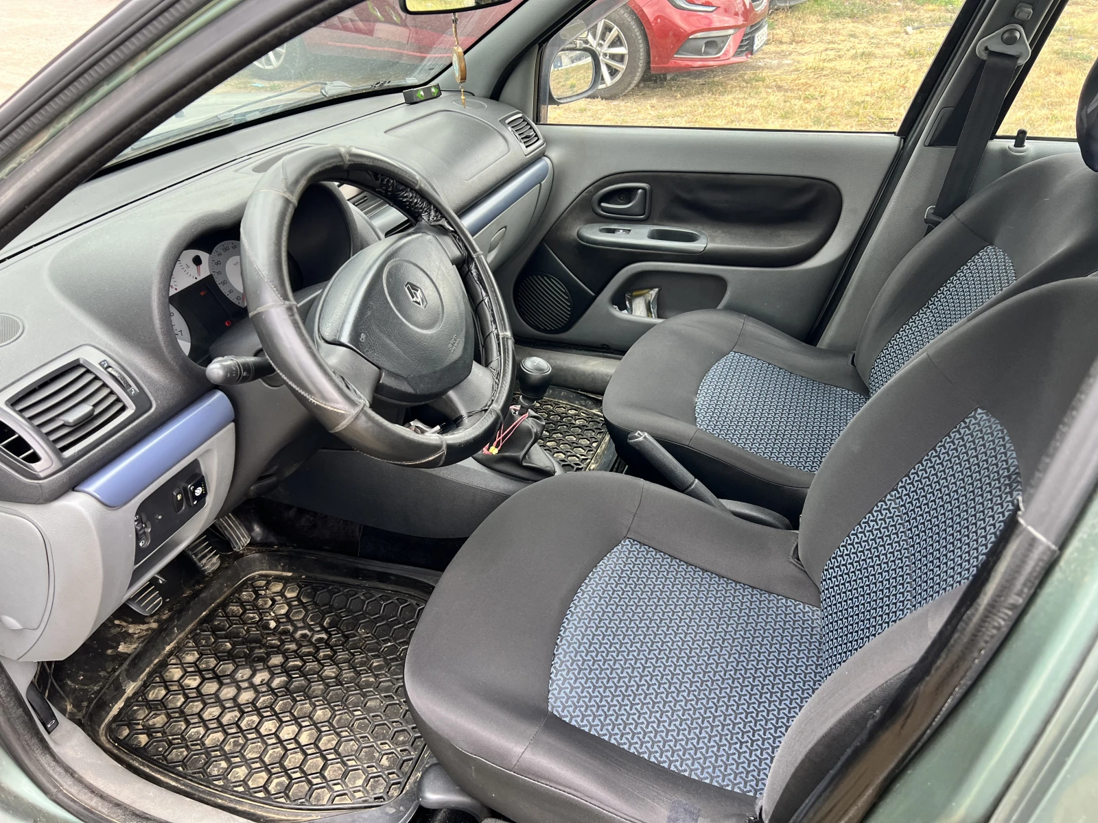 Renault Symbol, снимка 17 - Автомобили и джипове - 56373237