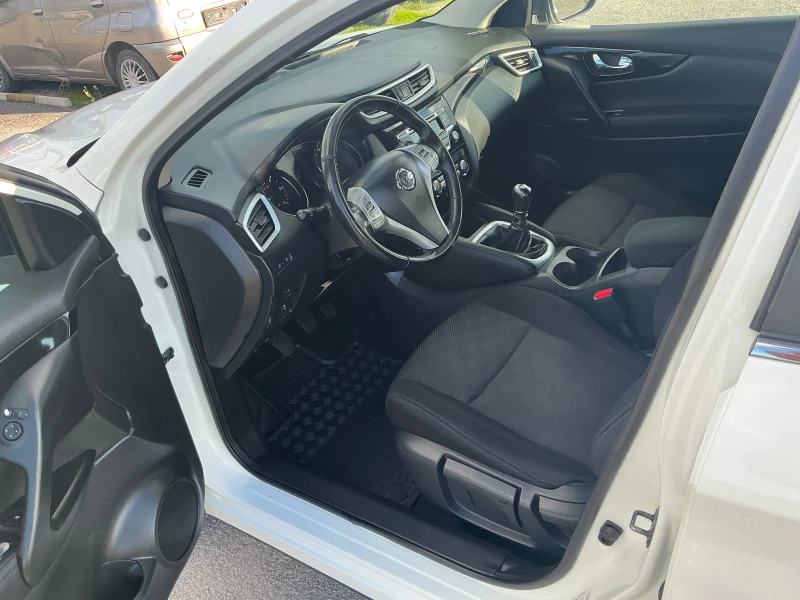 Nissan Qashqai 1.5 DCI, снимка 12 - Автомобили и джипове - 52377876