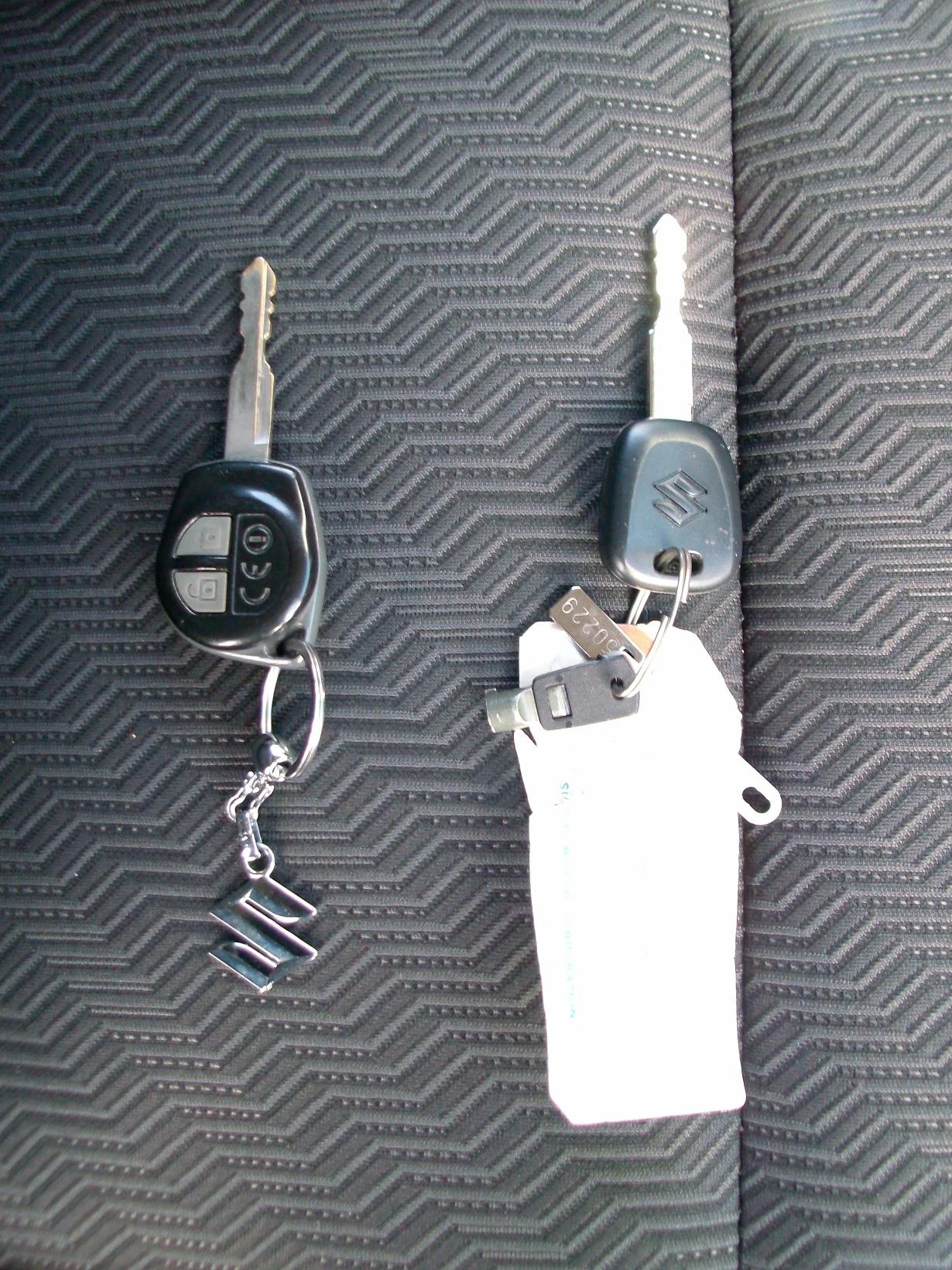 Suzuki Jimny 1.3i *  * 44 * 37 000  *   *  | Mobile.bg   16