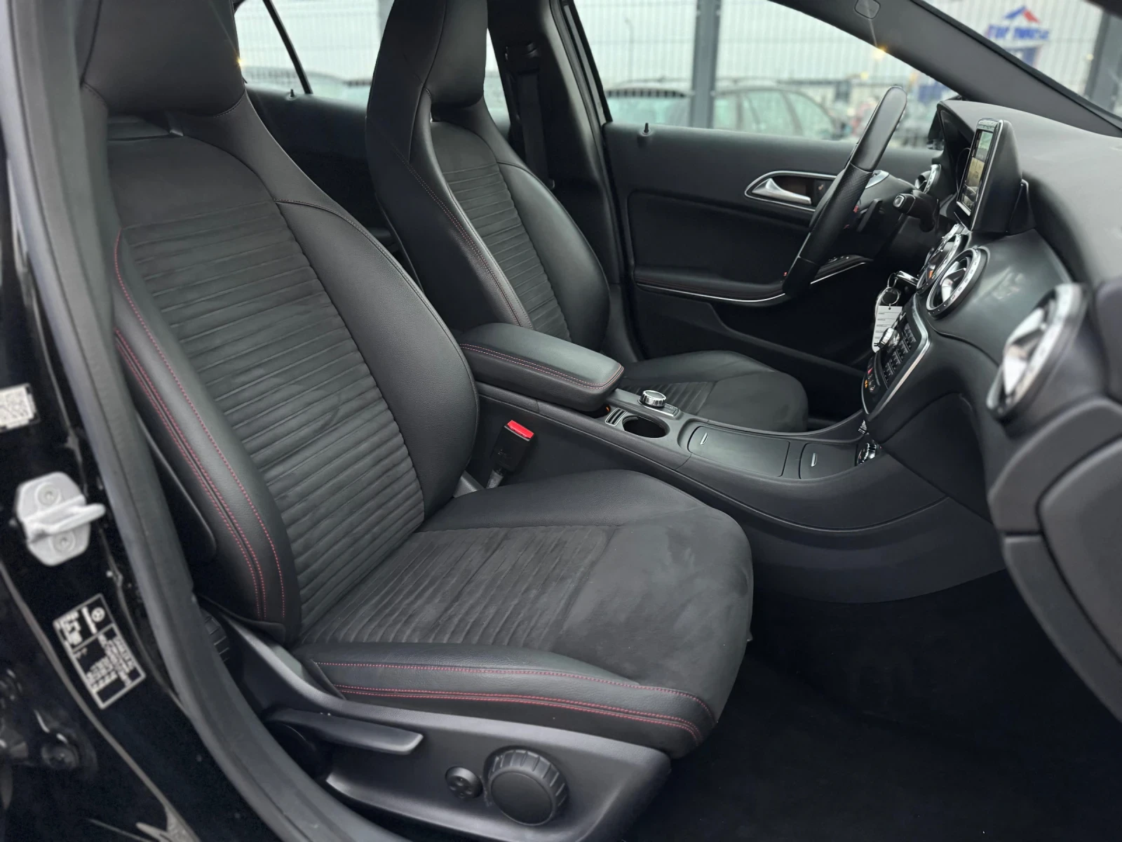 Mercedes-Benz GLA 220 AMG 4MATIC premium, снимка 14 - Автомобили и джипове - 53902972