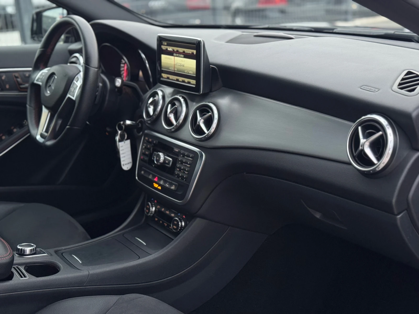 Mercedes-Benz GLA 220 AMG 4MATIC premium, снимка 13 - Автомобили и джипове - 53902972