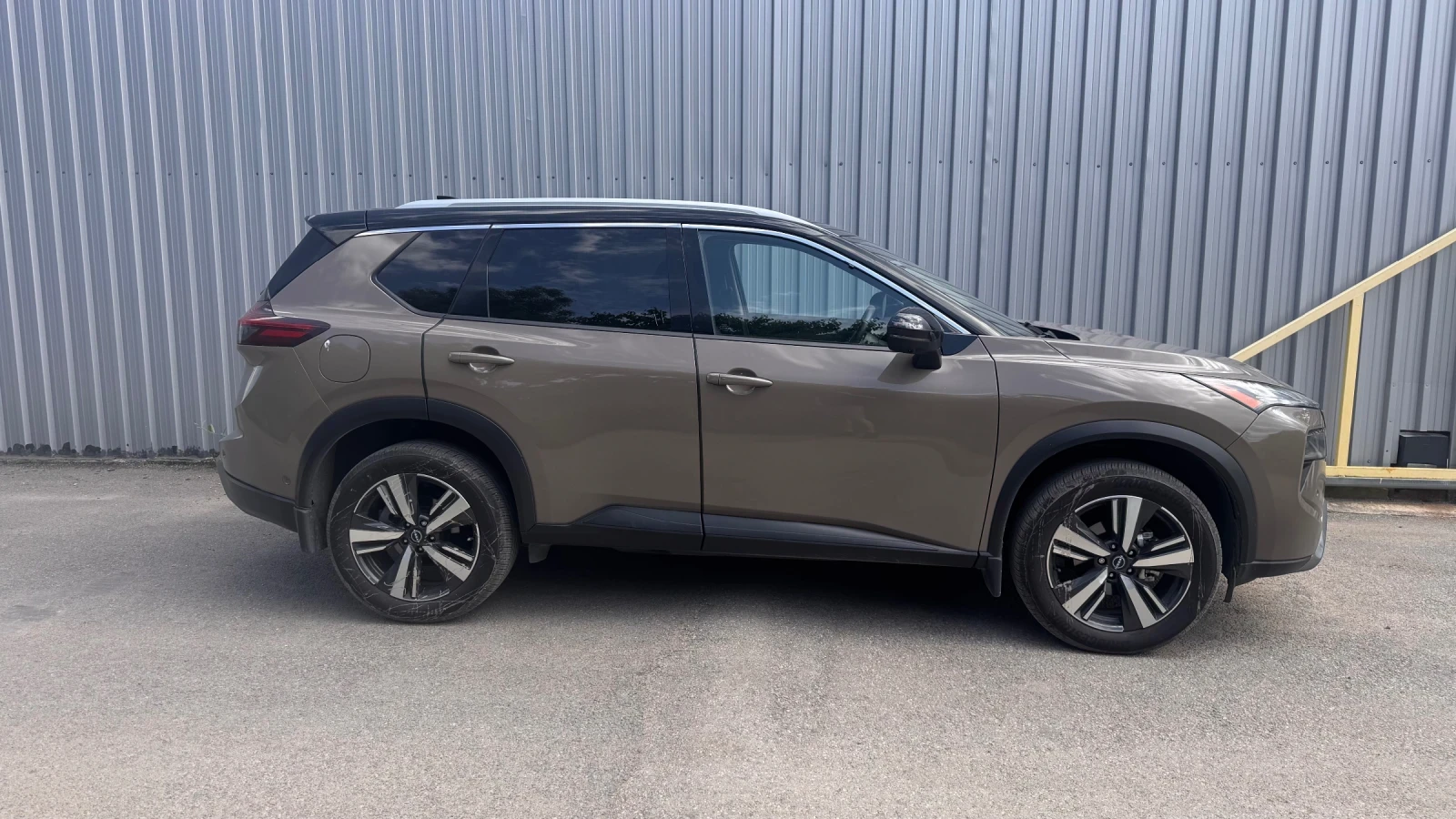 Nissan Rogue 1.5 X-Trail, снимка 2 - Автомобили и джипове - 54897336