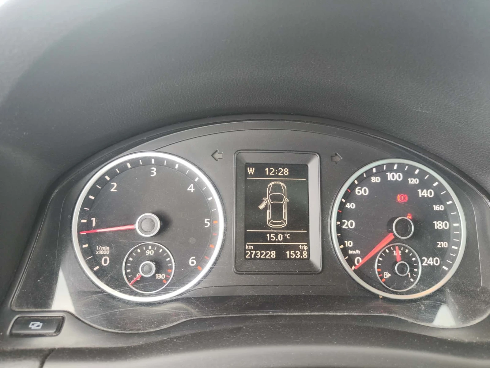 VW Tiguan 2.0 TDI, снимка 11 - Автомобили и джипове - 55125401
