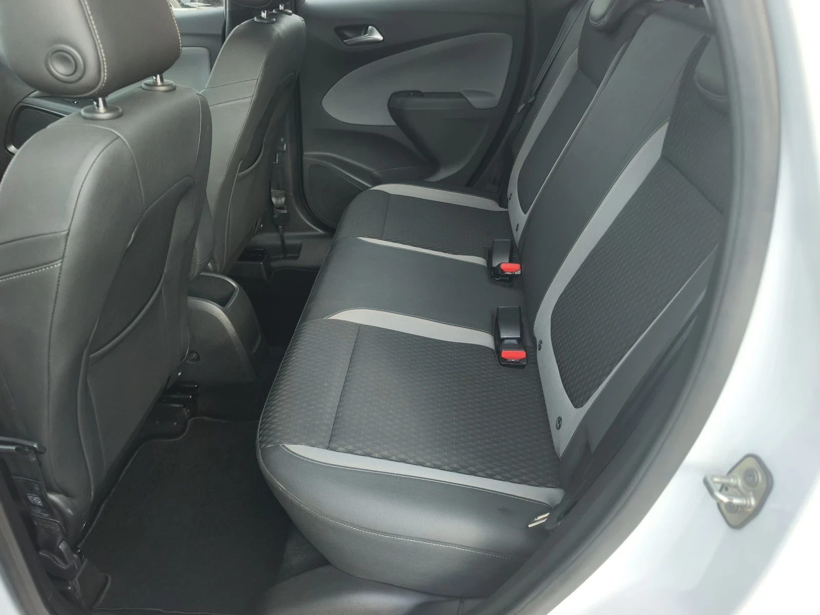 Opel Crossland X 1.5d COSMO ПЪЛНА СЕРВИЗНА ИСТОРИЯ , снимка 12 - Автомобили и джипове - 55192833