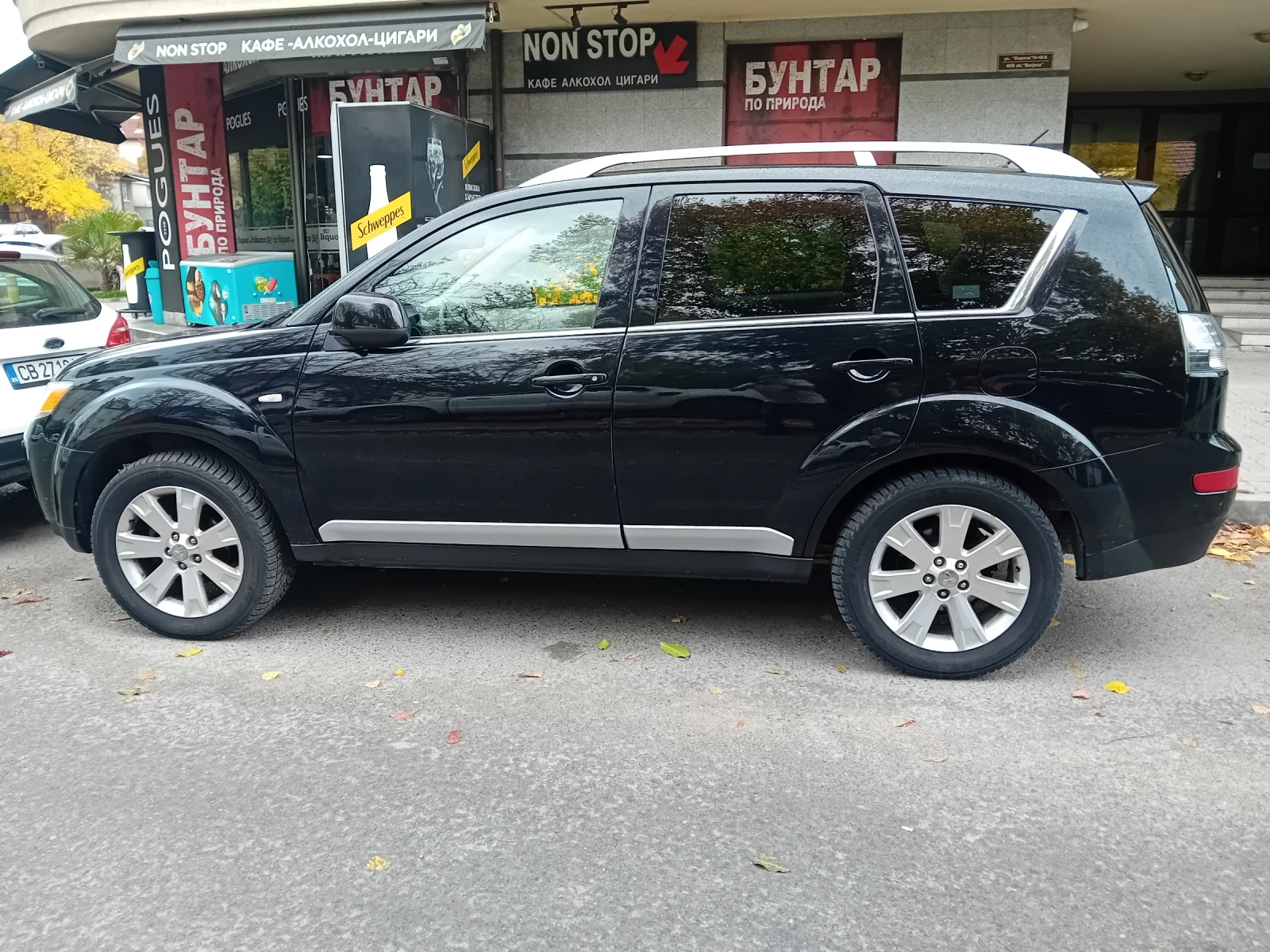 Mitsubishi Outlander 2.4i 4x4 automatic full, снимка 2 - Автомобили и джипове - 56718164
