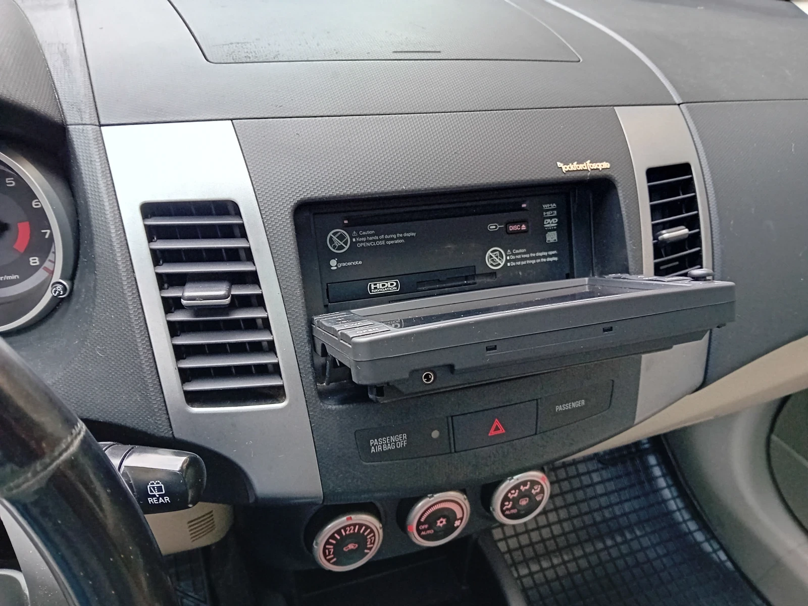 Mitsubishi Outlander 2.4i 4x4 automatic full, снимка 10 - Автомобили и джипове - 56718164