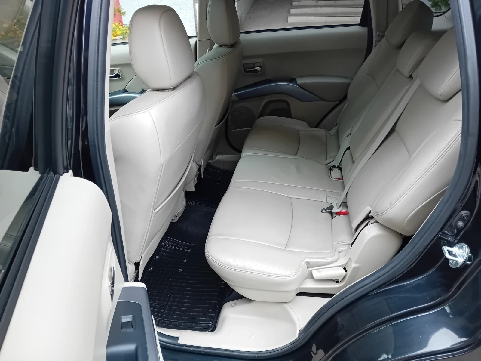 Mitsubishi Outlander 2.4i 4x4 automatic full, снимка 13 - Автомобили и джипове - 56718164