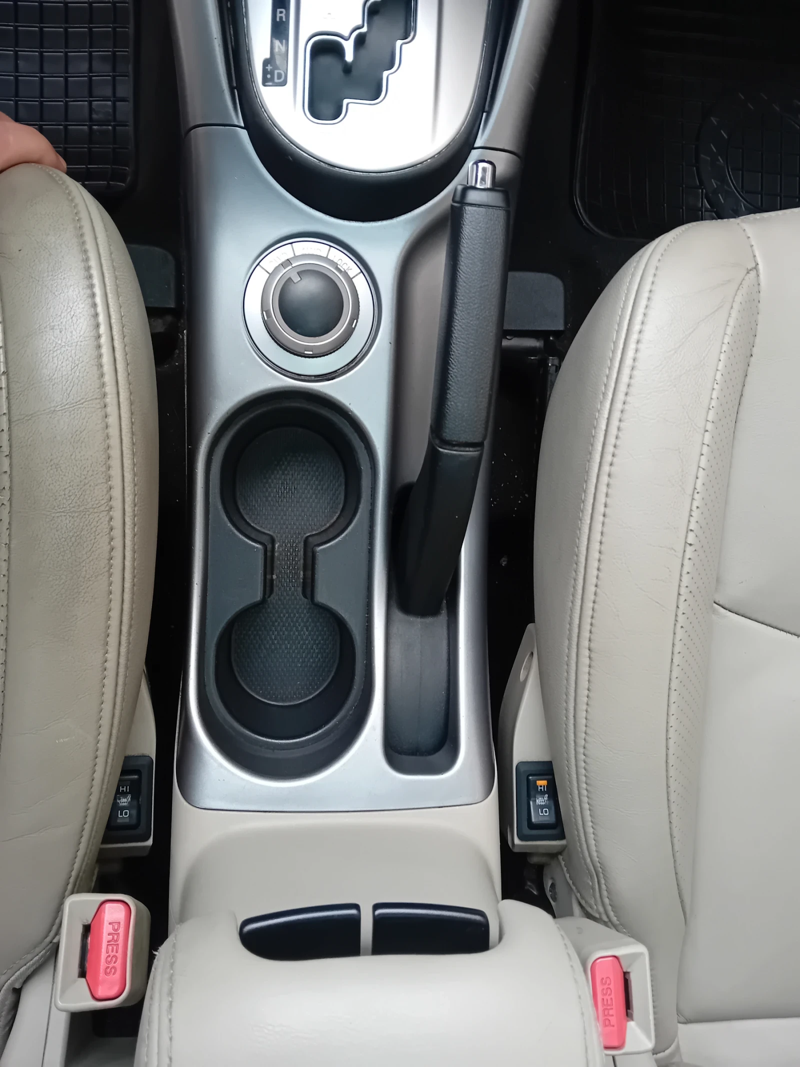 Mitsubishi Outlander 2.4i 4x4 automatic full, снимка 8 - Автомобили и джипове - 56718164