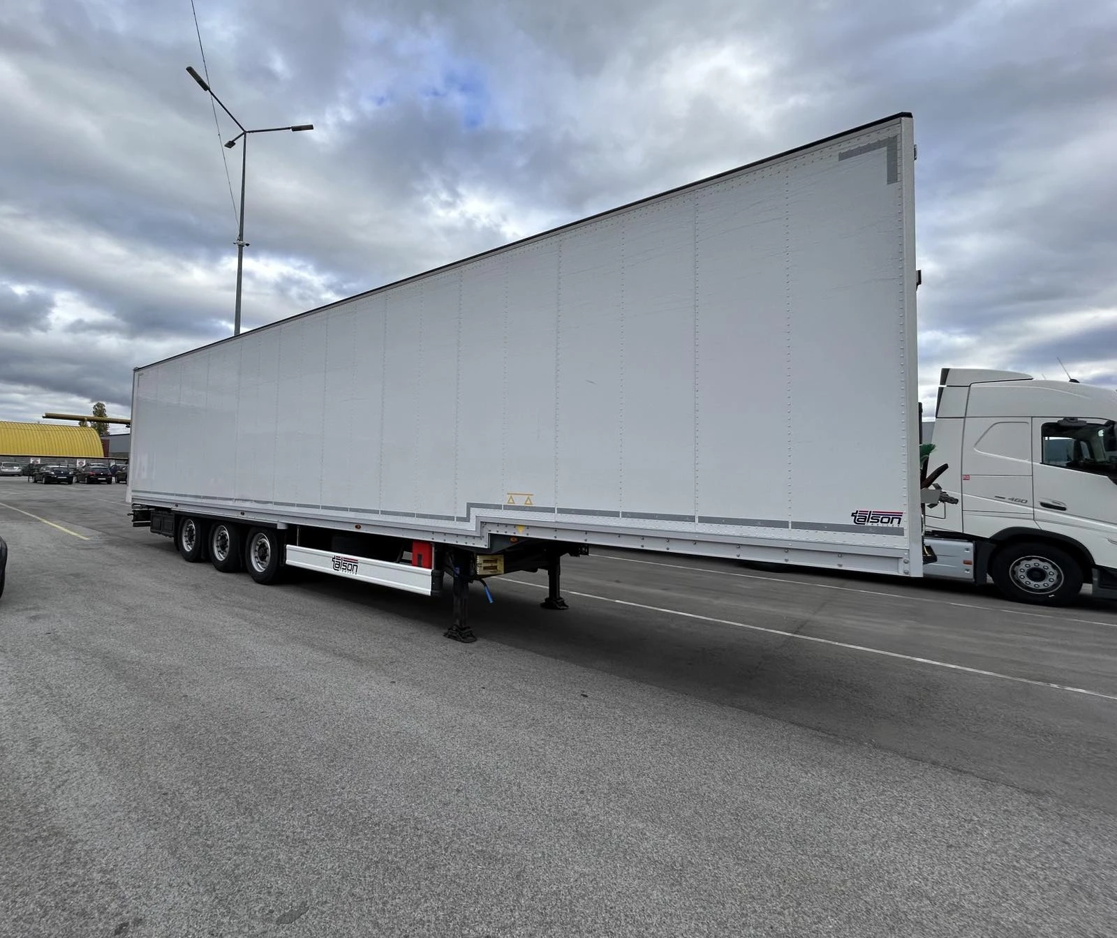 �� ������ TALSON MAGNUM MINOR KOFFERBOX ROLLENBETT AIRCARGO | Mobile.bg � ����������� 5
