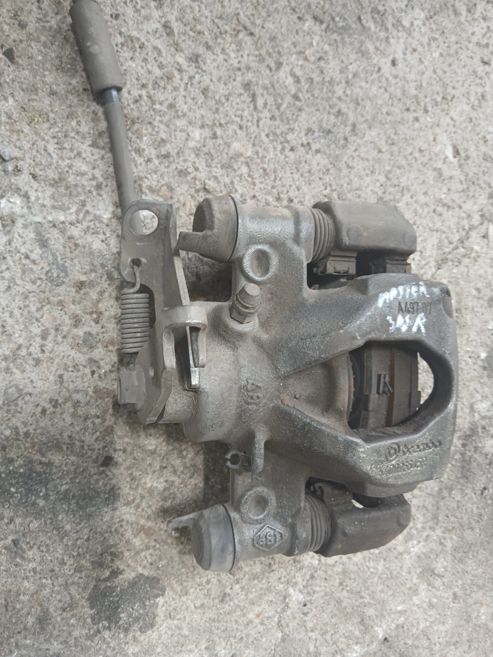 440006645R спирачен апарат заден десен Renault Master 2016г , снимка 2 - Части - 55142343