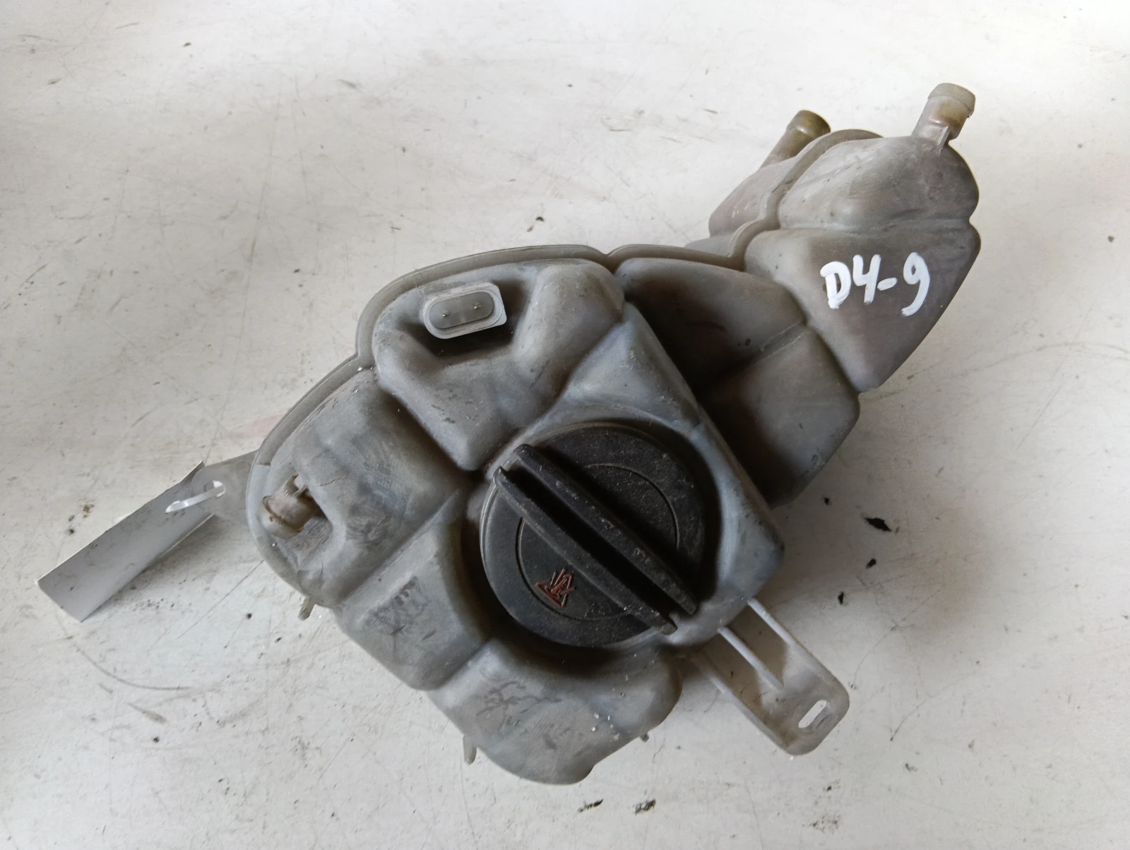казанче антифриз 4H0121403G 3.0 Audi A8
