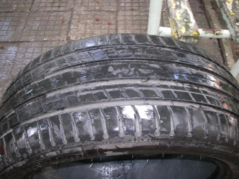 Гуми Летни 275/45R20, снимка 2 - Гуми и джанти - 47404201