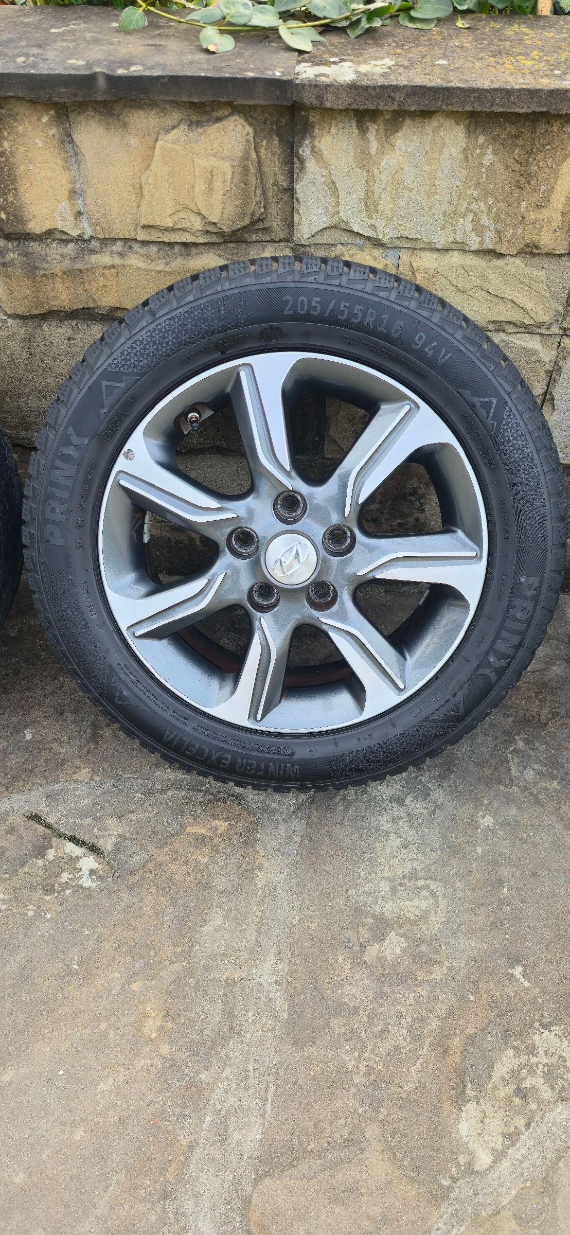 ���� � ������ 205/55R16 �� Hyundai Ix20 | Mobile.bg � ����������� 4