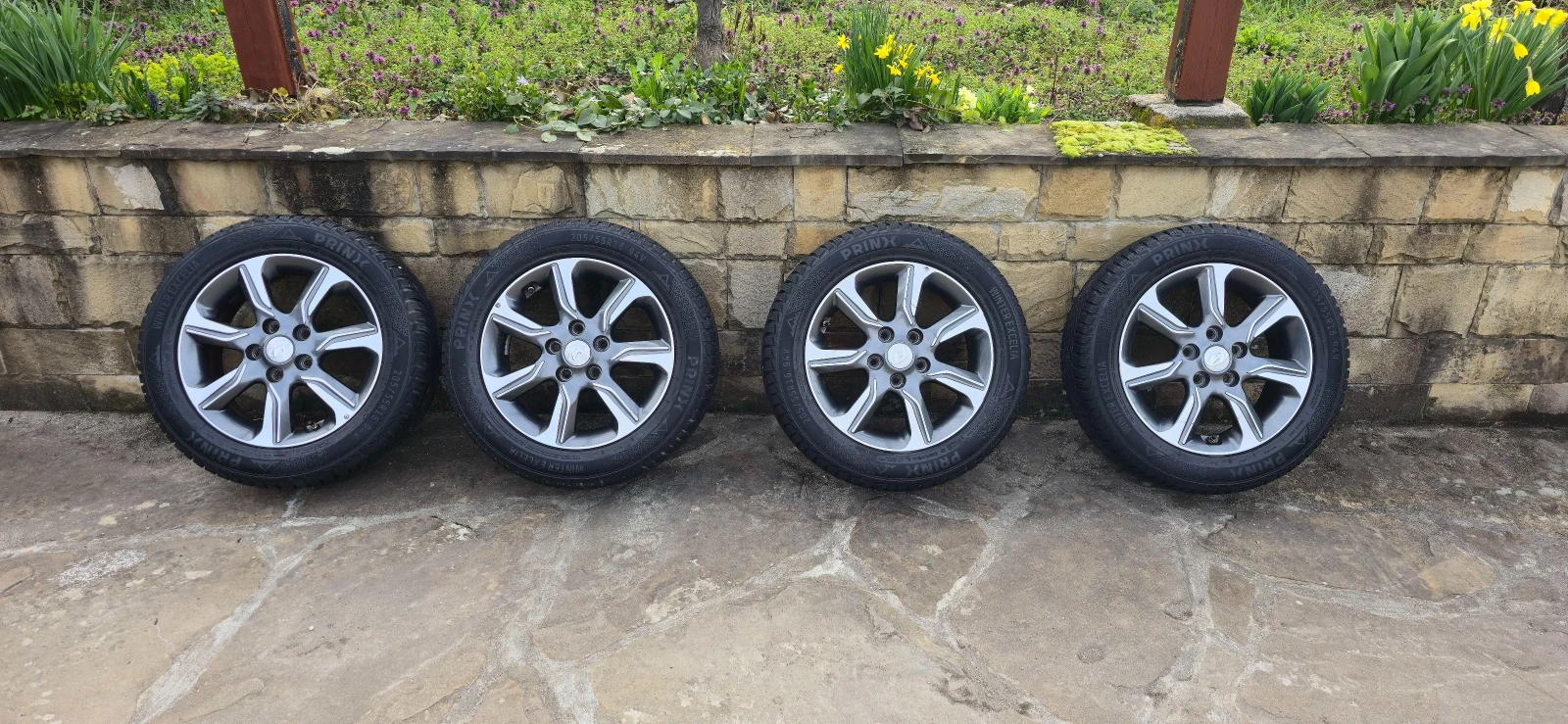 ���� � ������ 205/55R16 �� Hyundai Ix20 | Mobile.bg � ����������� 1