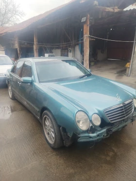 Mercedes-Benz E 320 W 210, снимка 2