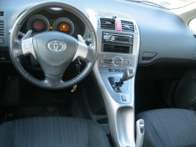 Toyota Auris Life -D4D -90 кс, снимка 13 - Автомобили и джипове - 37370940