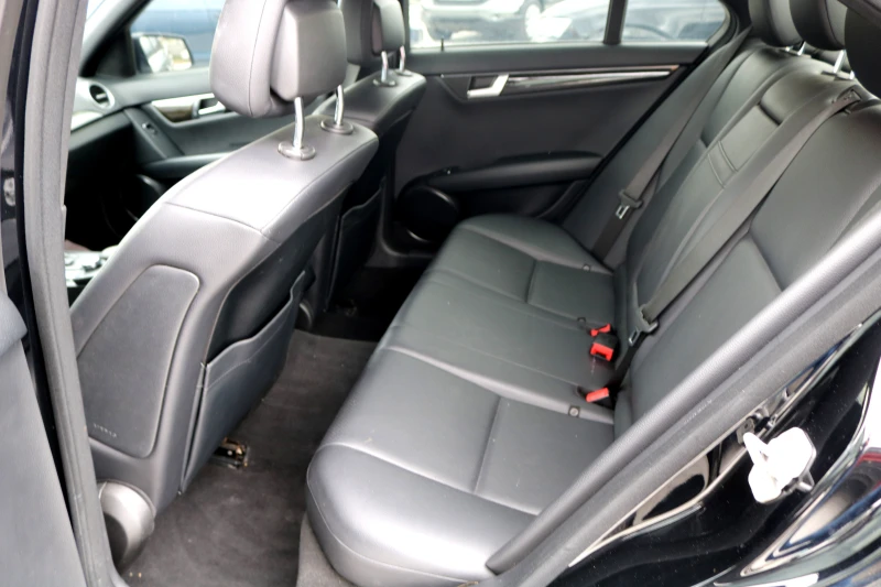 Mercedes-Benz C 300 3.5 4Matic, снимка 9 - Автомобили и джипове - 51570644