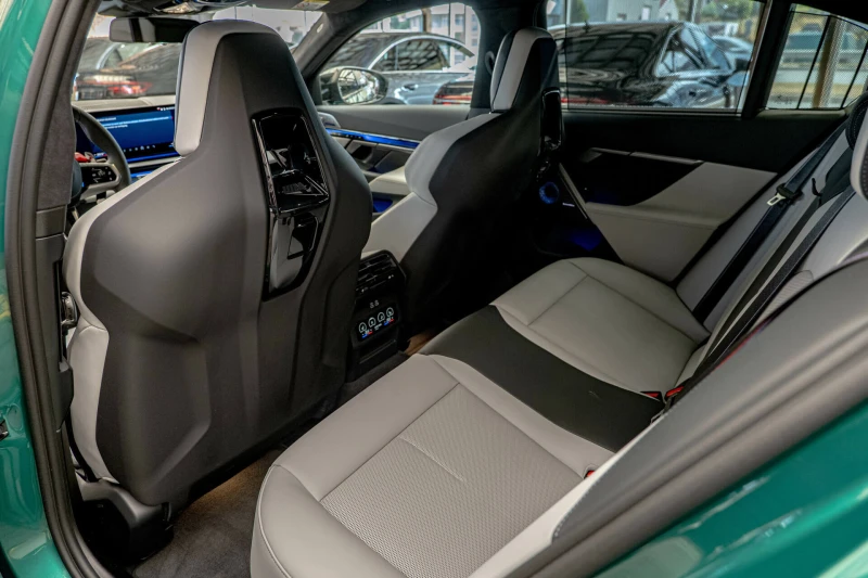 BMW M5 4.4 V8 Hybrid/Керамика/Bower&Wilkins/HuD/Обдухване, снимка 8 - Автомобили и джипове - 51637579