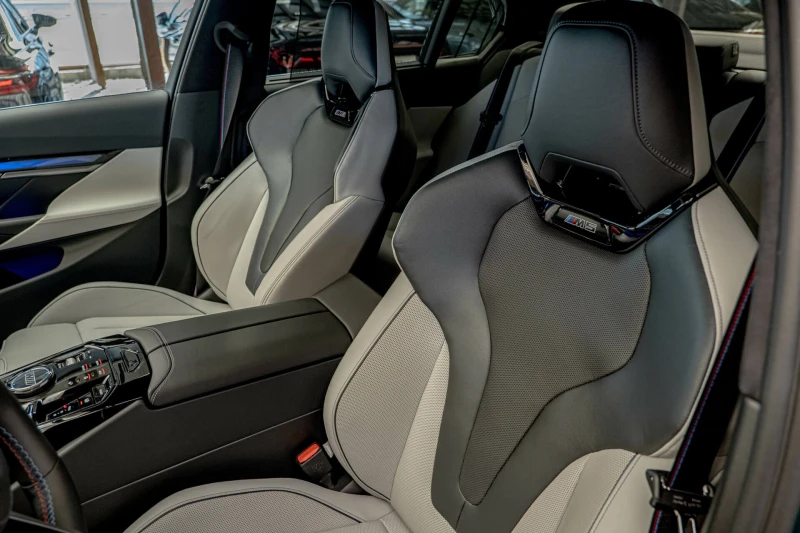 BMW M5 4.4 V8 Hybrid/Керамика/Bower&Wilkins/HuD/Обдухване, снимка 11 - Автомобили и джипове - 51637579