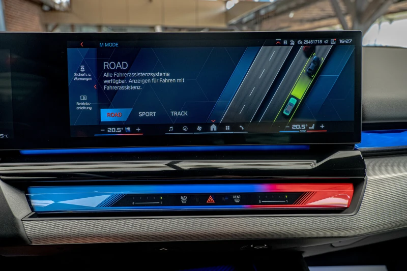 BMW M5 4.4 V8 Hybrid/Керамика/Bower&Wilkins/HuD/Обдухване, снимка 13 - Автомобили и джипове - 51637579