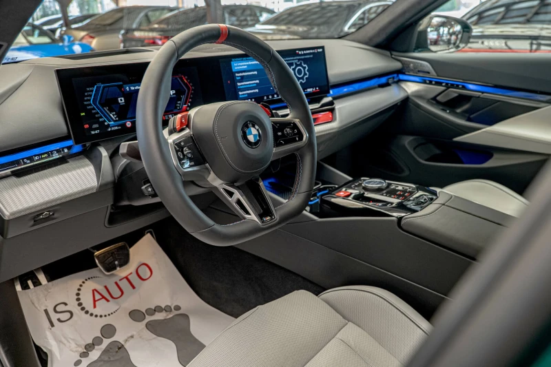 BMW M5 4.4 V8 Hybrid/Керамика/Bower&Wilkins/HuD/Обдухване, снимка 6 - Автомобили и джипове - 51637579