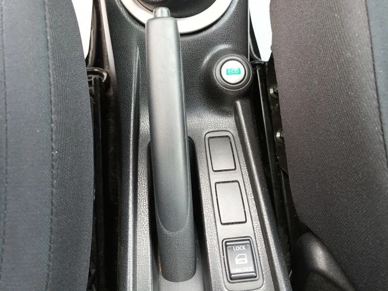 Nissan Note Фабрична газ/NAVI, снимка 10 - Автомобили и джипове - 51942254