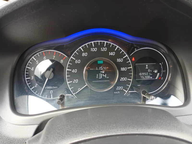 Nissan Note Фабрична газ/NAVI, снимка 14 - Автомобили и джипове - 51942254